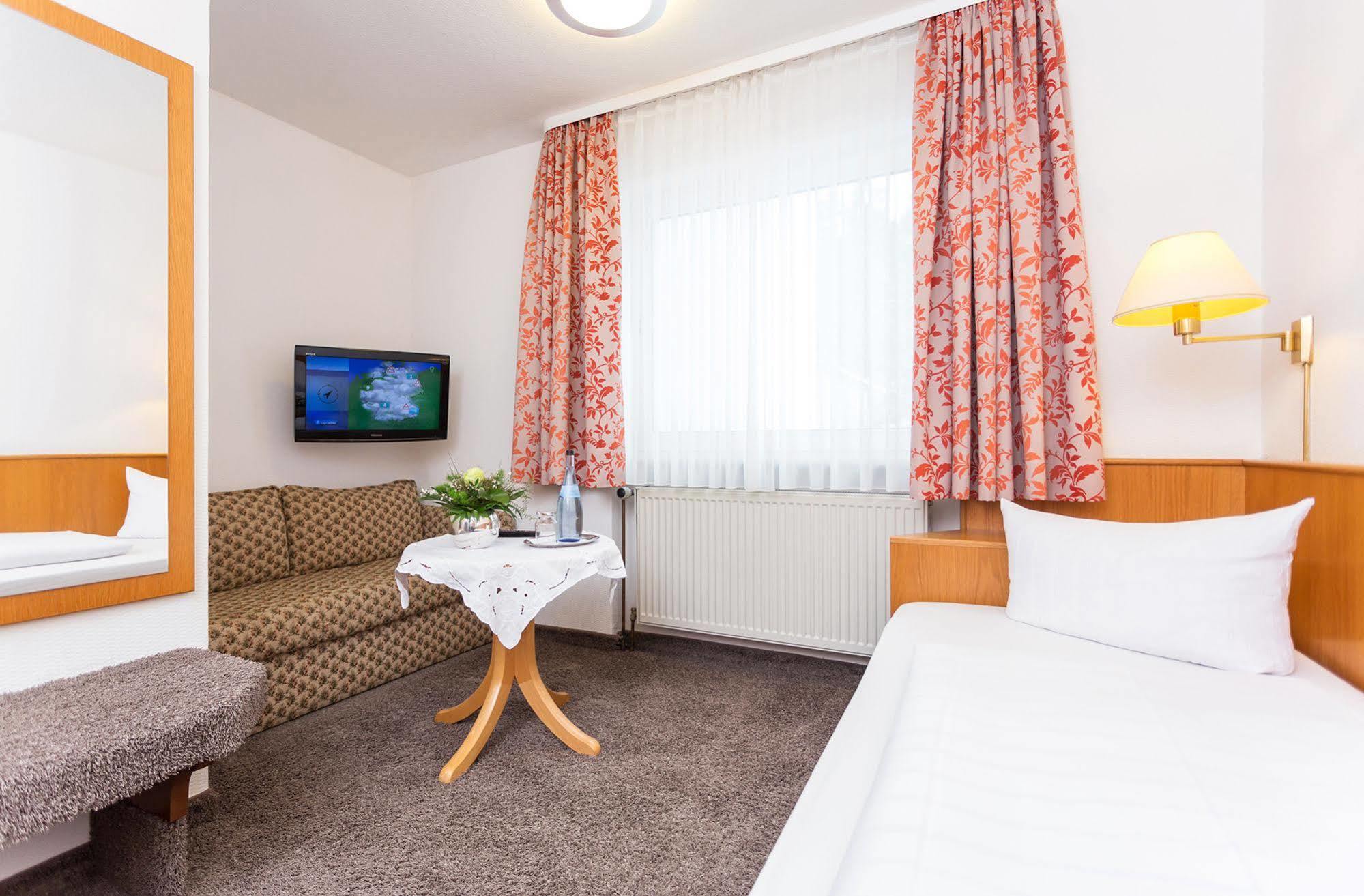 Hotel Pfaelzer Wald Bad Bergzabern Εξωτερικό φωτογραφία