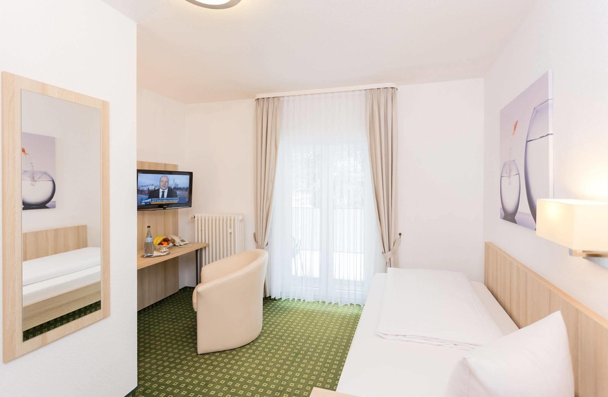 Hotel Pfaelzer Wald Bad Bergzabern Εξωτερικό φωτογραφία