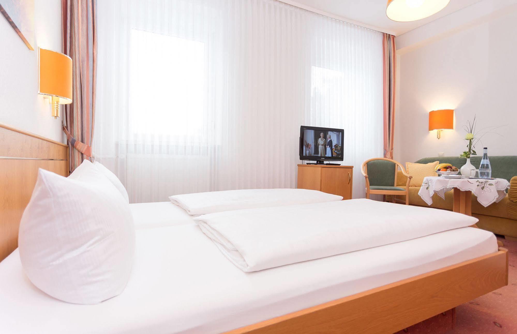 Hotel Pfaelzer Wald Bad Bergzabern Εξωτερικό φωτογραφία