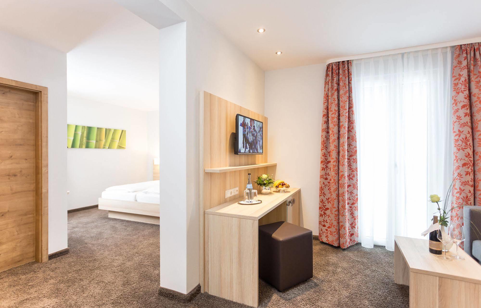 Hotel Pfaelzer Wald Bad Bergzabern Εξωτερικό φωτογραφία