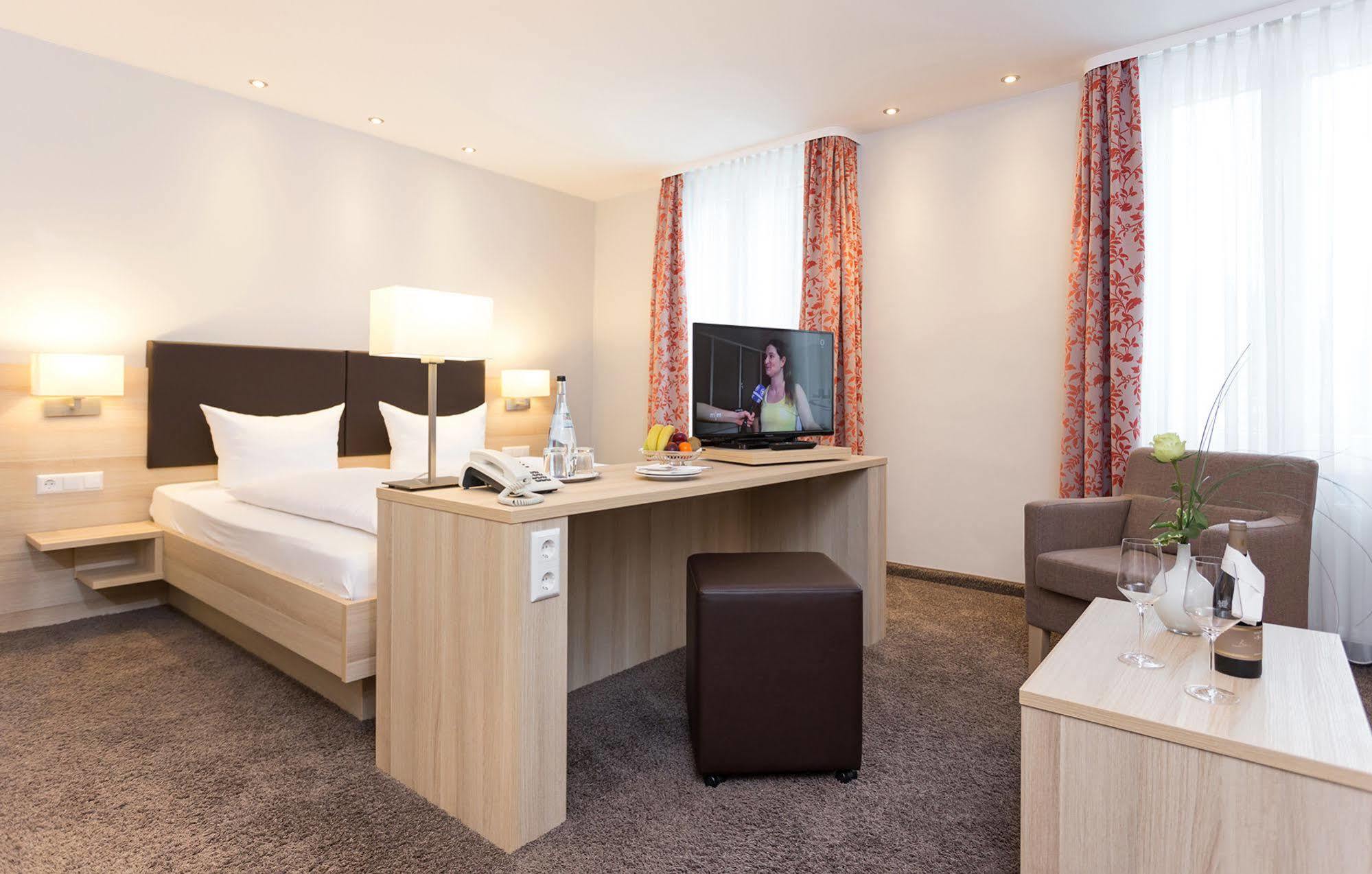 Hotel Pfaelzer Wald Bad Bergzabern Εξωτερικό φωτογραφία