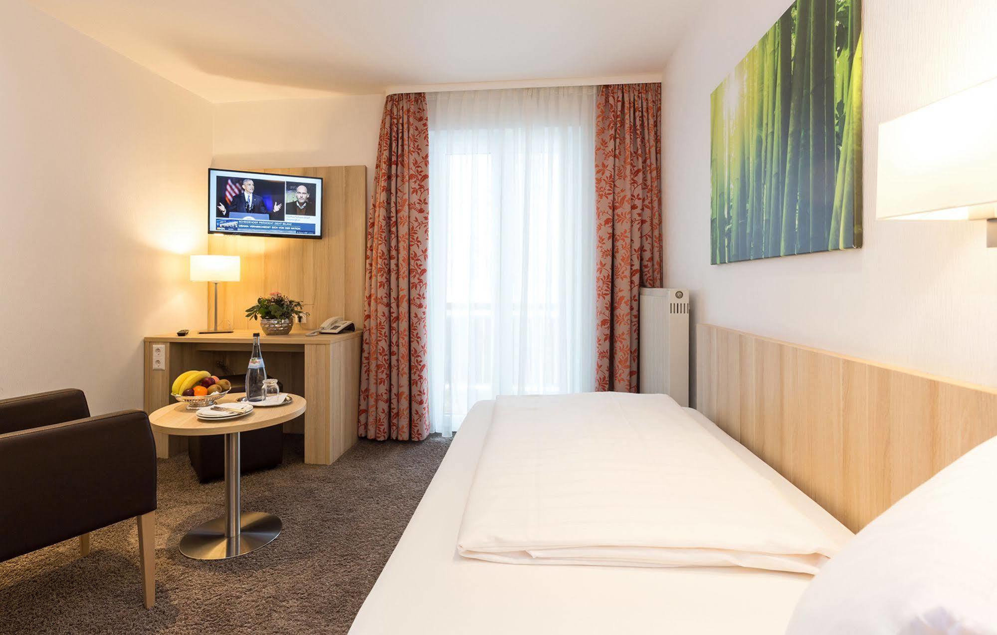 Hotel Pfaelzer Wald Bad Bergzabern Εξωτερικό φωτογραφία